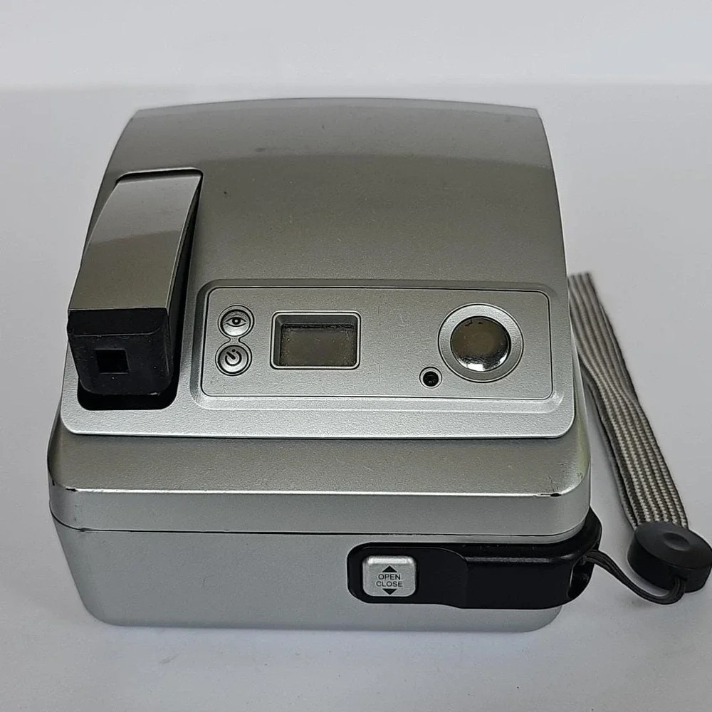 Vintage Polaroid ONE 600 Instant Film Camera Silver - Untested 1615